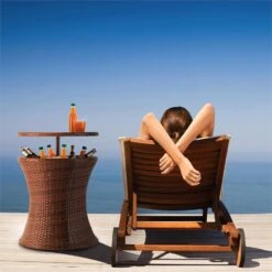 Beerboy Gartentisch Getränkekühler Ø50cm Polyrattan Bicolor Braun 10 Beerboy Gartentisch Getränkekühler Ø50cm Polyrattan Bicolor Braun -Gartenbedarf Geschäft 10029628 yy 0004 ambient Blumfeldt Beerboy Gartentisch Polyrattan Kuehler