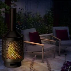 Essos Gartenofen Holzofen Ø45cm Gitterwand Stahlblech Schwarz -Gartenbedarf Geschäft 10031482 yy 0003 ambient Blumfeldt Essos Gartenofen schwarz