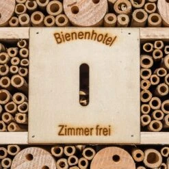 Insektenhotel Mit Spitzdach Aufhängung Ganzjährig Bewohnbar Holz -Gartenbedarf Geschäft 10038022 yy 0005 logo