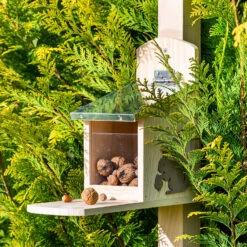 Futterhaus Für Eichhörnchen Metalldach Kiefernholz Unbehandelt 14 Futterhaus Für Eichhörnchen Metalldach Kiefernholz Unbehandelt -Gartenbedarf Geschäft 10038023 yy 0006 logo