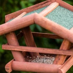 Vogelhaus Mit Standfuß Wetterfeste Dachpappe Behandeltes Pinienholz 9 Vogelhaus Mit Standfuß Wetterfeste Dachpappe Behandeltes Pinienholz -Gartenbedarf Geschäft 10038028 yy 0003 logo