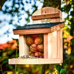 Futterhaus Für Eichhörnchen Flachdach Zedernholz Bitumen Unbehandelt 11 Futterhaus Für Eichhörnchen Flachdach Zedernholz Bitumen Unbehandelt -Gartenbedarf Geschäft 10038115 yy 0003 logo