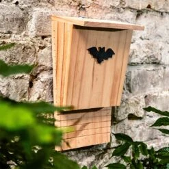 Fledermaushaus Nistkasten Überwinterungshilfe Ganzjährig Kiefer -Gartenbedarf Geschäft 10038132 yy 0003 logo